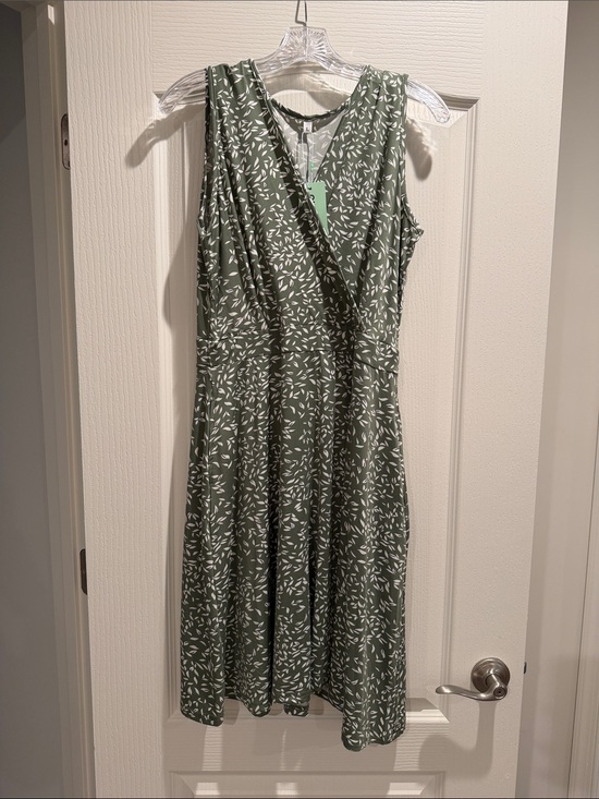 Amazon Dresses & Skirts - NWT Amazon brand Olive Green Sleeveless V-Neck Printed Dress